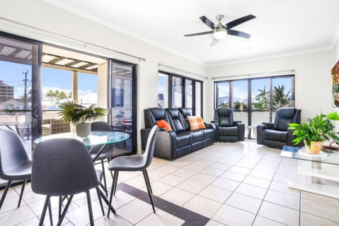 Accent On McLeod - Breezy Outdoor Living - St Kilda Accommodation 3