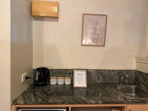 Acland Street Studio Apartment FREE PARKING - St Kilda Accommodation 3