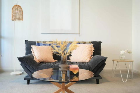 Adorable One Bedroom APT In Heart Of WWP - St Kilda Accommodation 0