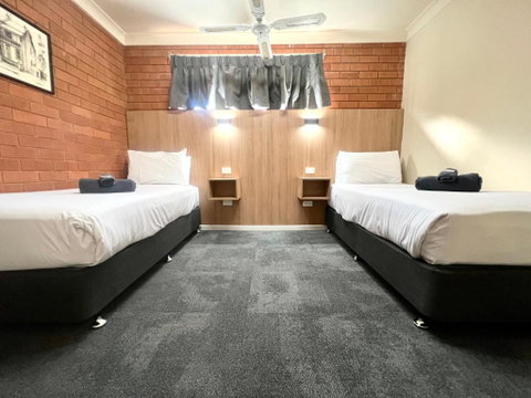 Adrian Motel - St Kilda Accommodation 2