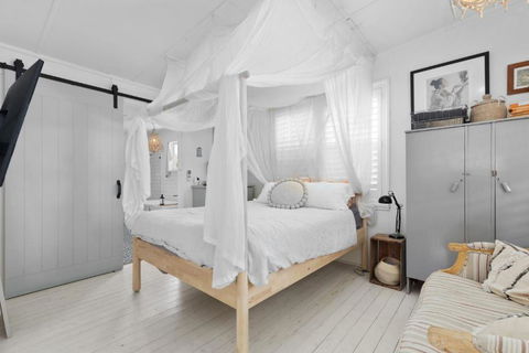 Adrift - Pet-friendly - 5 Min Walk To Bay - Rustic Charm - St Kilda Accommodation 2