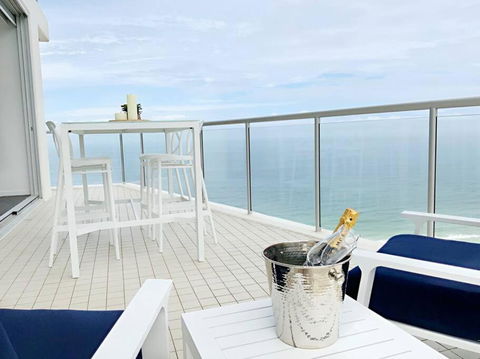 Air On Broadbeach Beachfront 2Level Stunning Apartment With 180 Degree Views - St Kilda Accommodation 4