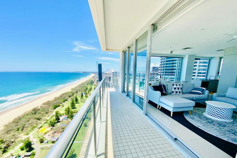 Air On Broadbeach Beachfront 2Level Stunning Apartment With 180 Degree Views - St Kilda Accommodation 1