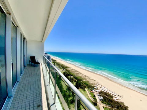 Air On Broadbeach Beachfront 2Level Stunning Apartment With 180 Degree Views - St Kilda Accommodation 3