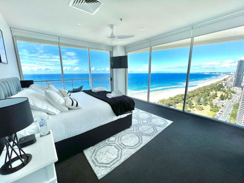 Air On Broadbeach Beachfront 2Level Stunning Apartment With 180 Degree Views - St Kilda Accommodation 0