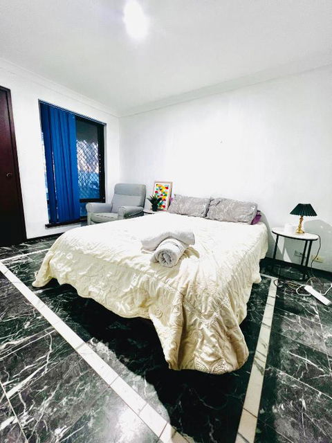 Affordable Beautiful Queen Bedroom Near City Swan River Fremantle University - St Kilda Accommodation 0