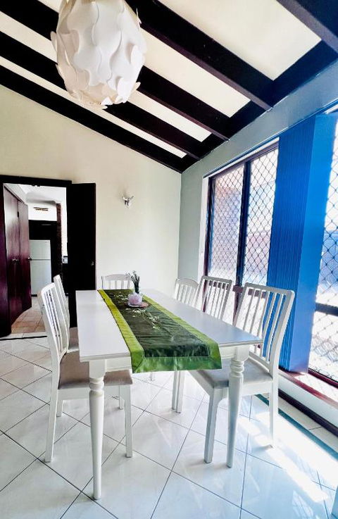 Affordable Beautiful Queen Bedroom Near City Swan River Fremantle University - St Kilda Accommodation 3