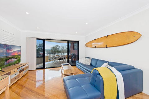 Adrift At Dolphin Cove Apt 5 - Riverfront Modern - St Kilda Accommodation 1