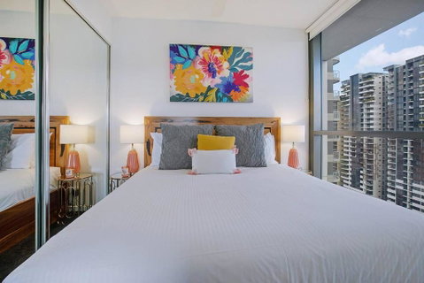 Above Brisbane King Suite With Rooftop Pool Deck - St Kilda Accommodation 1