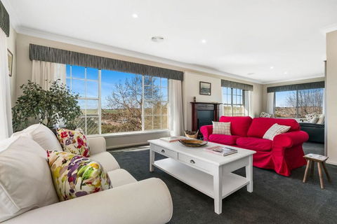 A House With A View, Molong. NSW - St Kilda Accommodation 3