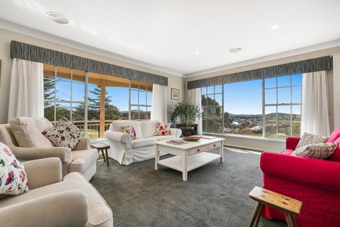 A House With A View, Molong. NSW - St Kilda Accommodation 0