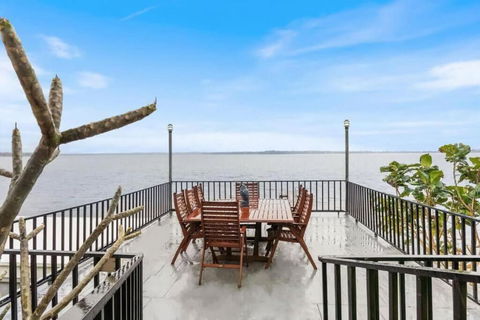 Absolute Waterfront Hidden Gem Toukley - St Kilda Accommodation 0