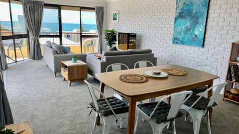 A Minutes Walk To The Beach! - St Kilda Accommodation 0