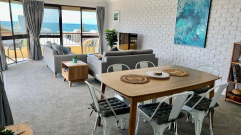 A Minutes Walk To The Beach! - St Kilda Accommodation 1