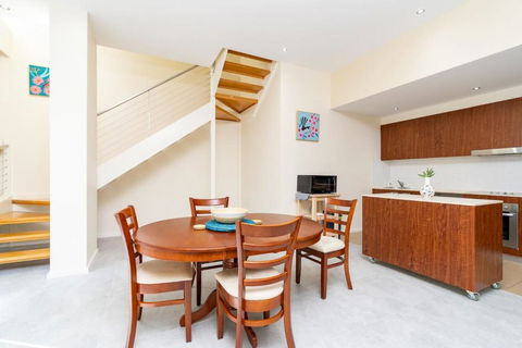 Absolutely Spacious APT Unit Between ANU And City - St Kilda Accommodation 2