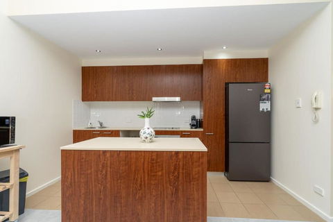 Absolutely Spacious APT Unit Between ANU And City - St Kilda Accommodation 3