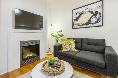 A Carlton Classic - Quaint Inner-City Getaway - St Kilda Accommodation 3