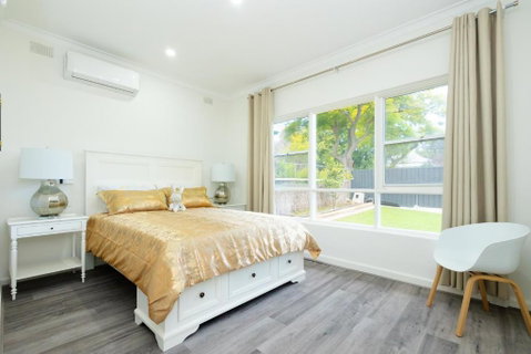 Adelaide Escape And Business-3Bath Full Kitchen Fast Wifi 3TV-for Large Families And Group - St Kilda Accommodation 1