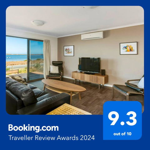 Absolute Waterfront Views And Kayaks - St Kilda Accommodation 3