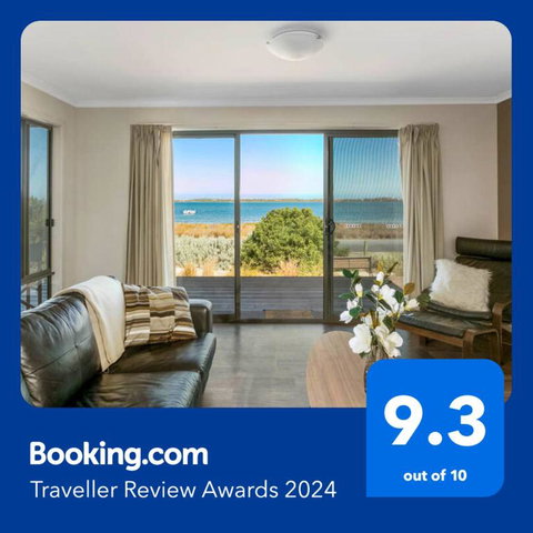 Absolute Waterfront Views And Kayaks - St Kilda Accommodation 1