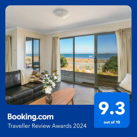 Absolute Waterfront Views And Kayaks - St Kilda Accommodation 2