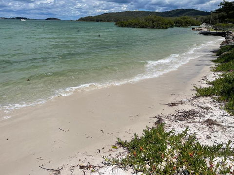 ABSOLUTE BEACHFRONT Port Stephens - Pindimar Beach House - St Kilda Accommodation 3