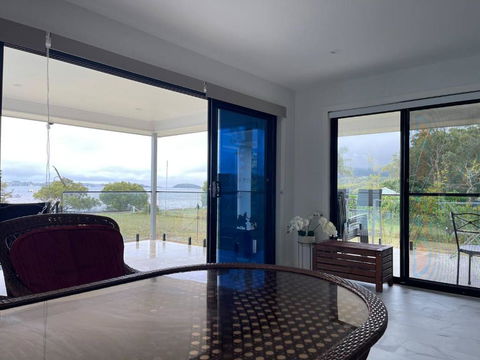ABSOLUTE BEACHFRONT Port Stephens - Pindimar Beach House - St Kilda Accommodation 1