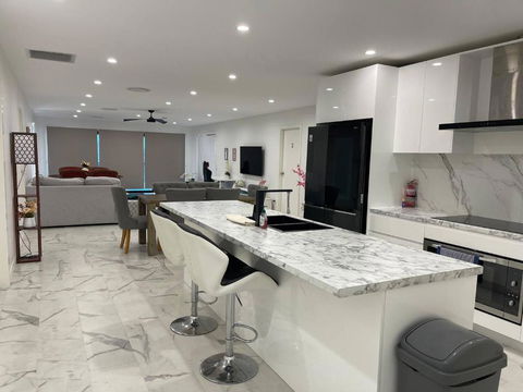 ABSOLUTE BEACHFRONT Port Stephens - Pindimar Beach House - St Kilda Accommodation 2