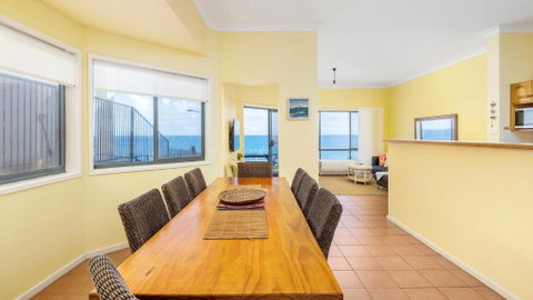 Absolute Oceanfront Portovenere - St Kilda Accommodation 3