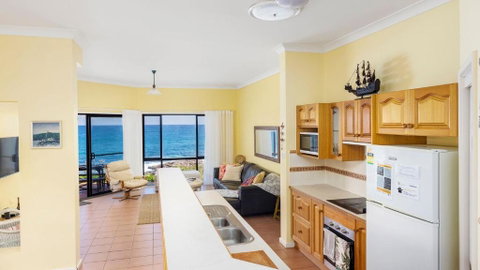 Absolute Oceanfront Portovenere - St Kilda Accommodation 4