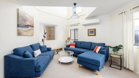 Absolute Oceanfront Portovenere - St Kilda Accommodation 2