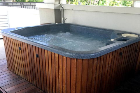Amazing Rooftop Resort Experience With Hot Tub - St Kilda Accommodation 1