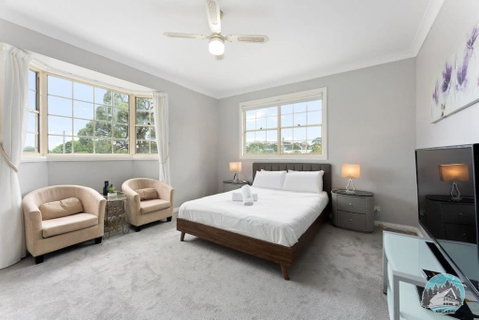 Aircabin - Blakehurst - Spacious - 5 Beds House - St Kilda Accommodation 1