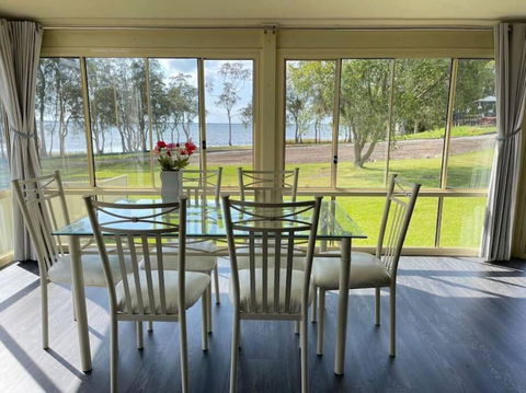 Aircabin - Tuggerawong - Lake Front - 3 Beds House - St Kilda Accommodation 0
