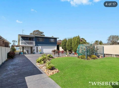 Aircabin - Tuggerawong - Lake Front - 3 Beds House - St Kilda Accommodation 1