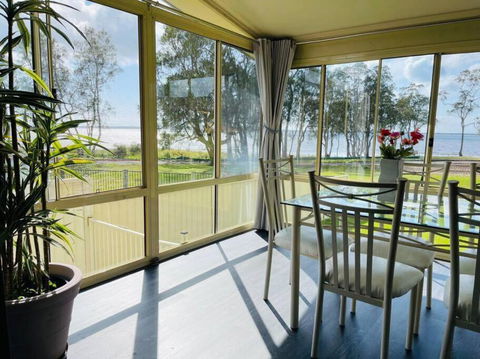Aircabin - Tuggerawong - Lake Front - 3 Beds House - St Kilda Accommodation 4