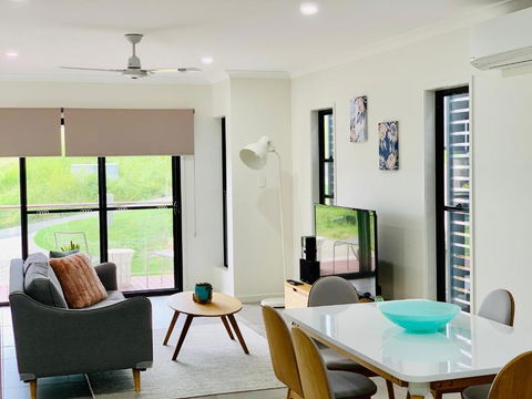 AIRLIE BEACH Delight. Hop, Skip Jump To Everything - St Kilda Accommodation 3