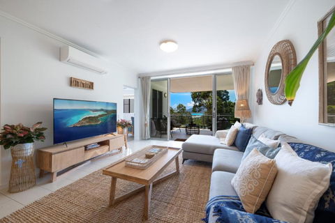 Airlie Sea View - Tropical Vibes Whitsundays - St Kilda Accommodation 0