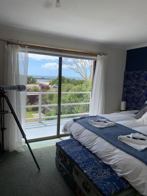 Al Mare - Mediterranean 4BR Retreat By The Sea - St Kilda Accommodation 0