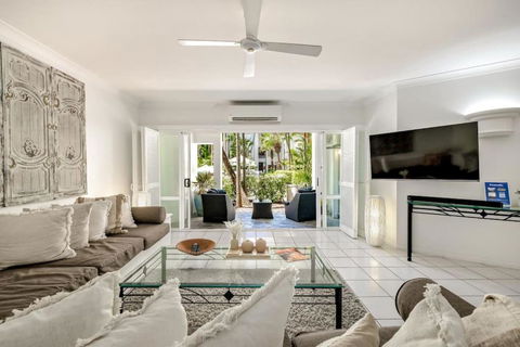 Alamanda At Palm Cove Directly On The Beach - St Kilda Accommodation 1