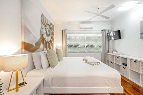 Alamanda At Palm Cove Directly On The Beach - St Kilda Accommodation 2