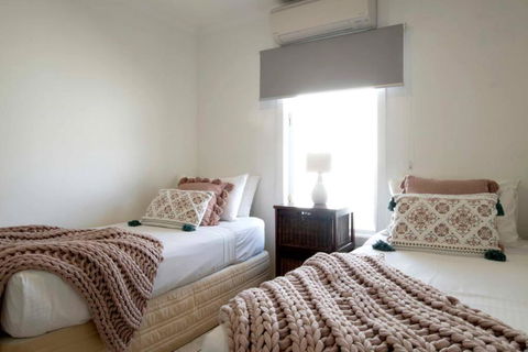Alani - Absolute Beachfront - Sleeps Up To 10 - St Kilda Accommodation 1