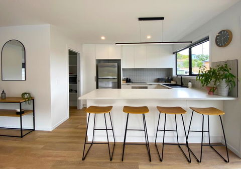 Albatross Rise - Modern Family Home - St Kilda Accommodation 1