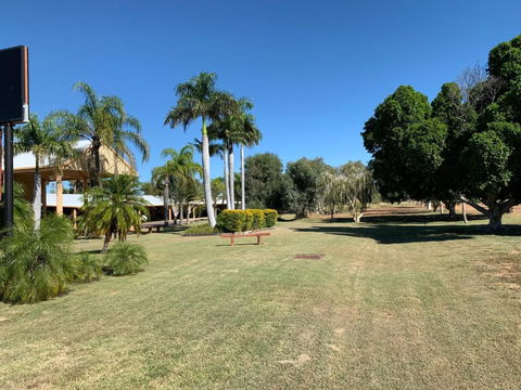 Albert Park Motor Inn-KING BEDS-POOL-SHADED PARKING - St Kilda Accommodation 4