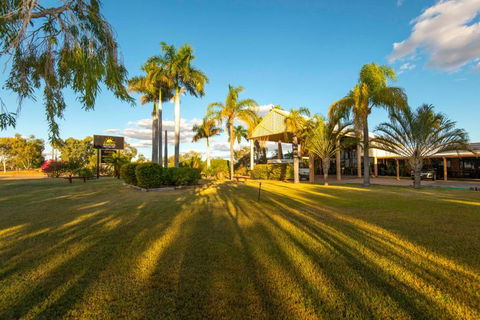 Albert Park Motor Inn-KING BEDS-POOL-SHADED PARKING - St Kilda Accommodation 0