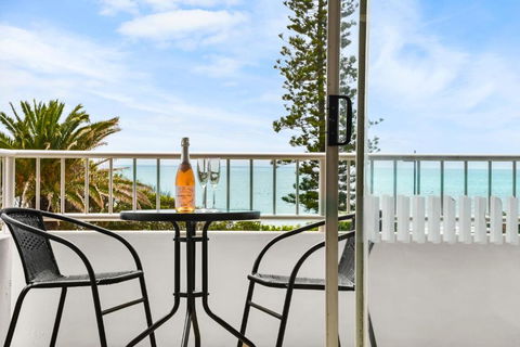 Alex Beach Apt Bilgola4 - St Kilda Accommodation 0