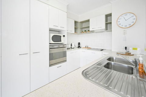 Alexandra Headland Resort Heaven, Pool / Beach ZD8 - St Kilda Accommodation 4