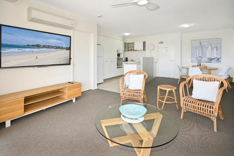 Alexandra Headland Resort Heaven, Pool / Beach ZD8 - St Kilda Accommodation 3