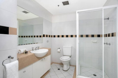 ALF49-Huge 2BR Penthouse Style, Great Water Views - St Kilda Accommodation 3