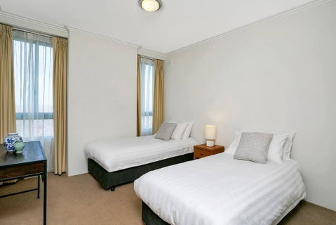 ALF49-Huge 2BR Penthouse Style, Great Water Views - St Kilda Accommodation 4
